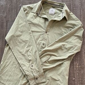 Ascend Medium Men’s Button Up Shirt Green Front Pocket